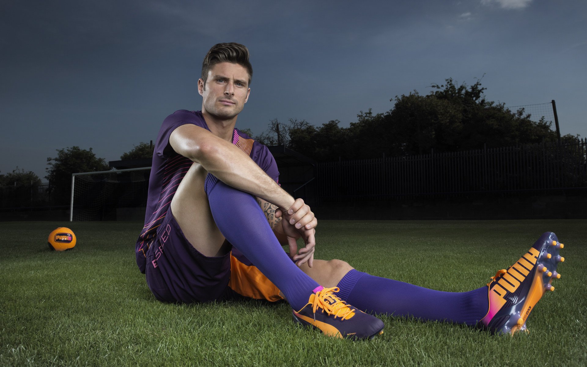 九游游戏中心官网-《电子竞技的“软实力”：团队精神与心理素质培养》，电子竞技与团队合作